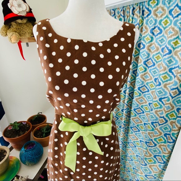 Retro inspired sleeveless brown/white polka dot with green satin bow (size 6) - Picture 3 of 10